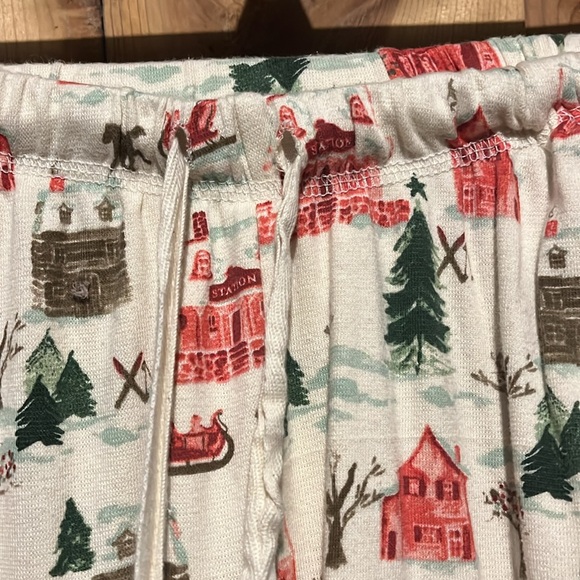 Burt’s bees baby size large PJ’s with a winter scene has side pockets and soft - Picture 5 of 6